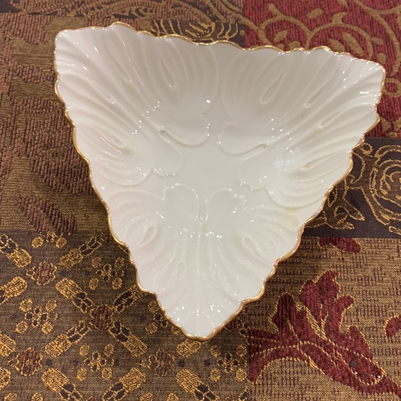 Lenox Triangle Embossed Candy Nut Dish with 24 K Gold Trim. Vintage - Picture 5 of 8